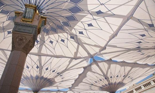 Над Заповедной мечетью установят 300 зонтов